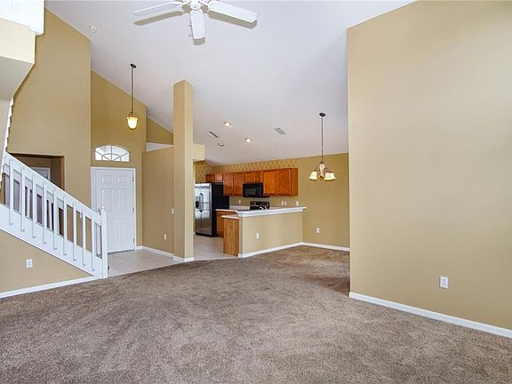 4th image of 8106 Carriage Pointe Dr