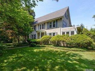21 Beverly Rd, Great Neck, NY 11021