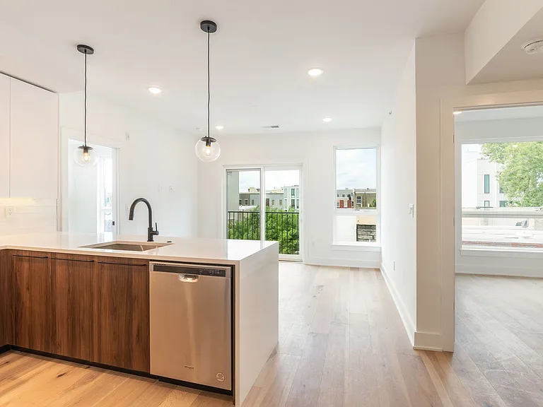 1723 Francis St — Photo 8