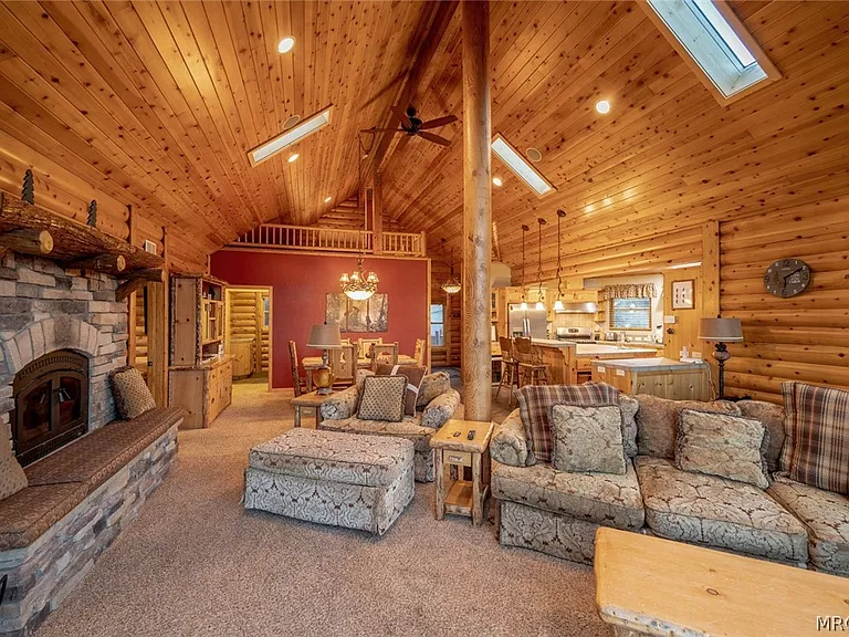 1165 Green Mountain Dr — Photo 9