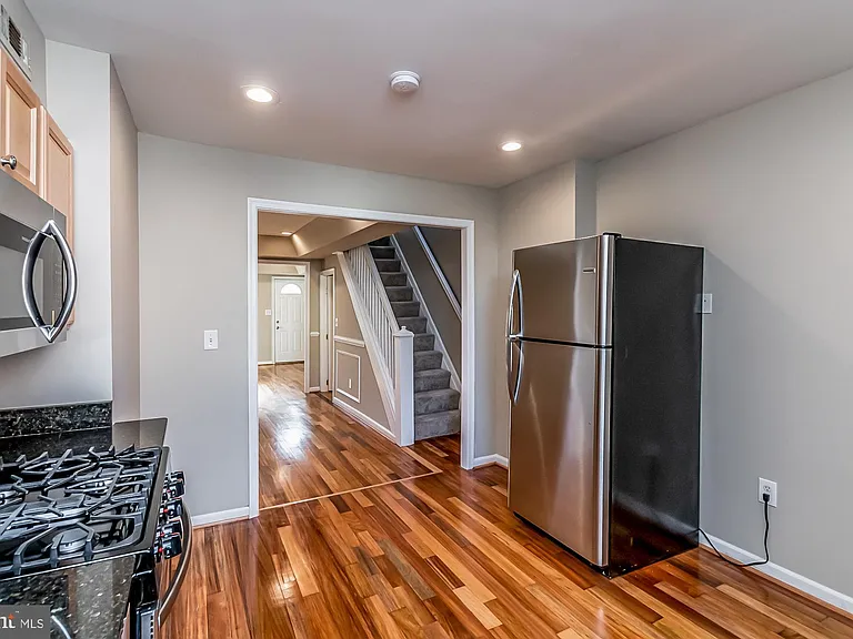 130 W Randall St — Photo 13