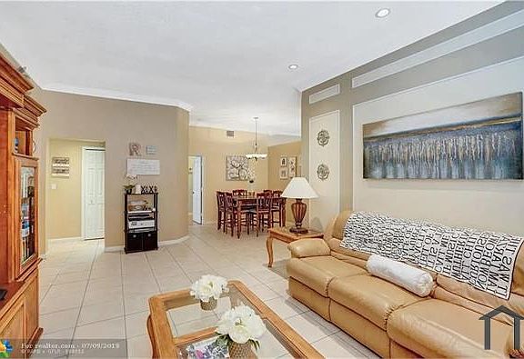 5th image of 14361 N Royal Cove Cir