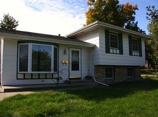2013 N 4th Ave E, Newton, IA 50208