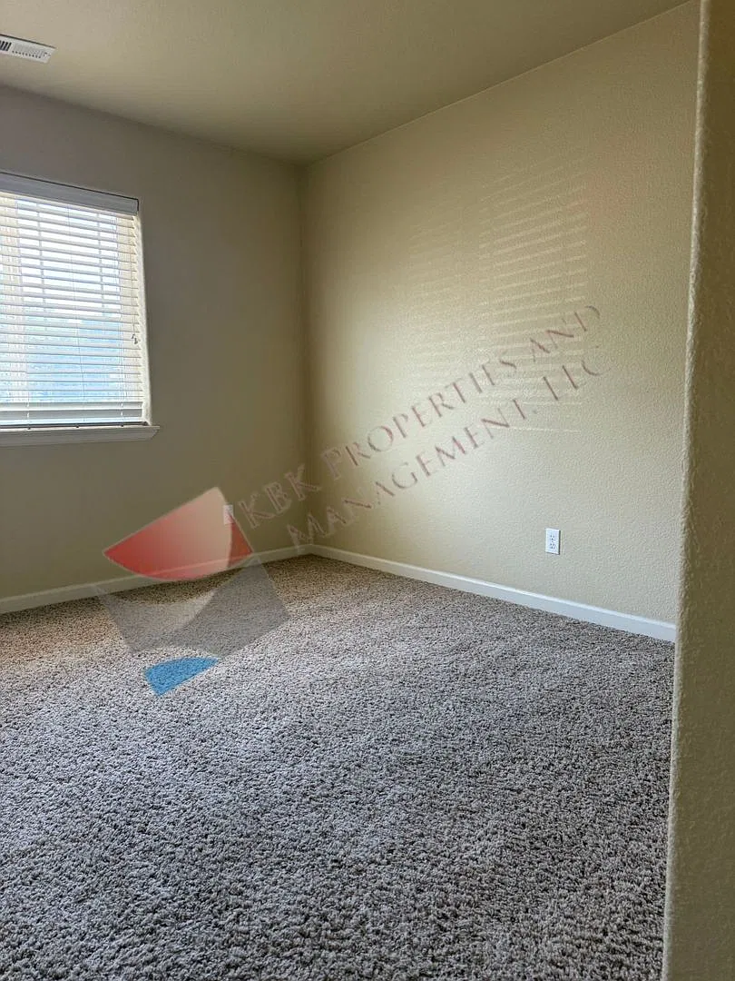 P&D-1000-1002 First Street — Photo 3