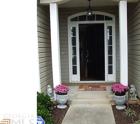 3rd image of 502 Hollen Ct