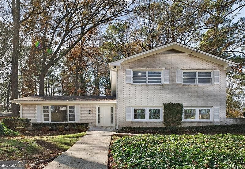 1st image of 440 Larchmont Dr NW