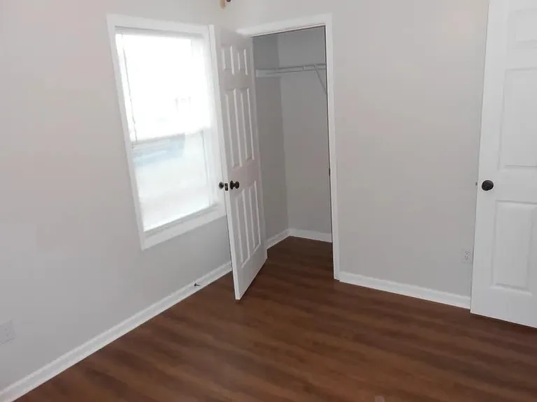 324 W Edmonds St — Photo 15