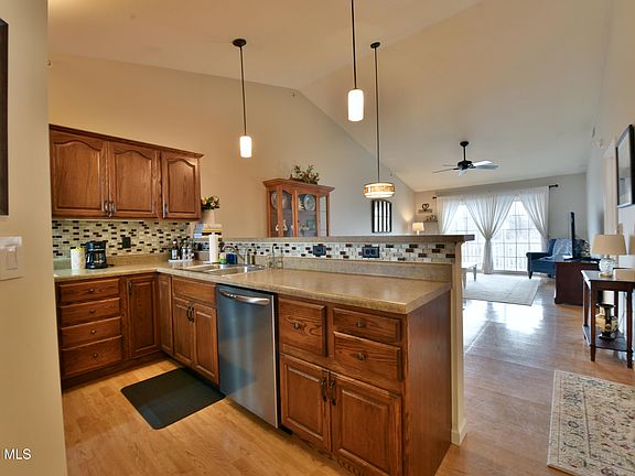 5th image of 410 Cedar Run