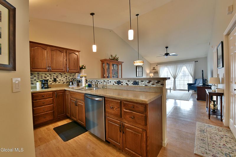 5th image of 410 Cedar Run