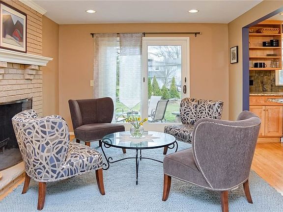 5th image of 10 Parkland Dr