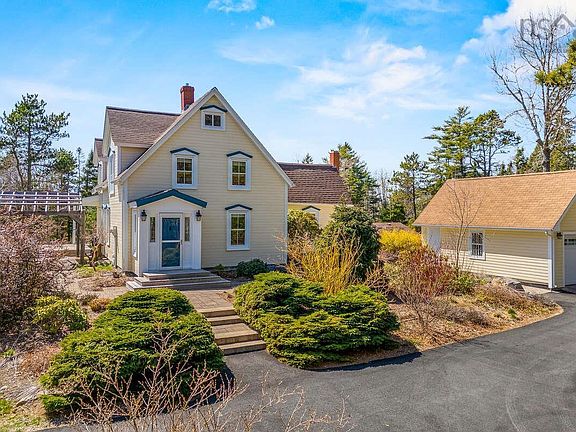 2nd image of 215 Conrads Rd