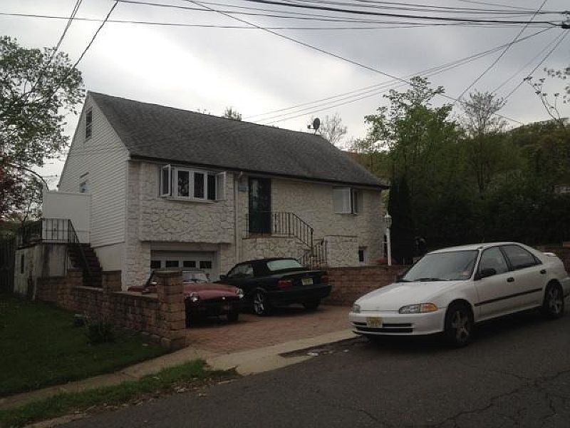 2nd image of 319 Ryerson Ave