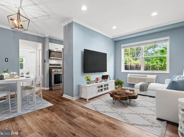 2241 Farrington Ave APT 104, Alexandria, VA 22303