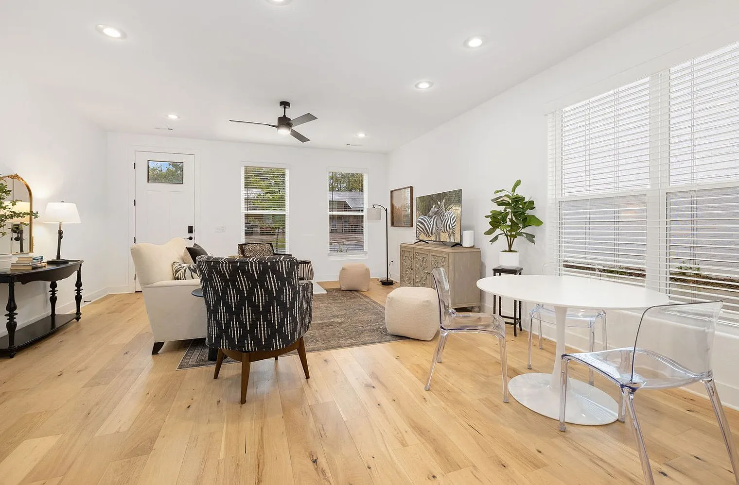 2 bed, 2.0 bath, 1291 sqft, $4,579 — Photo 4