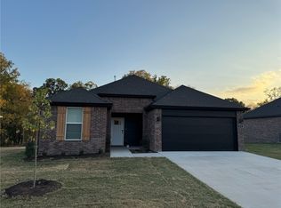 372 N Yona Ln, Farmington, AR 72730