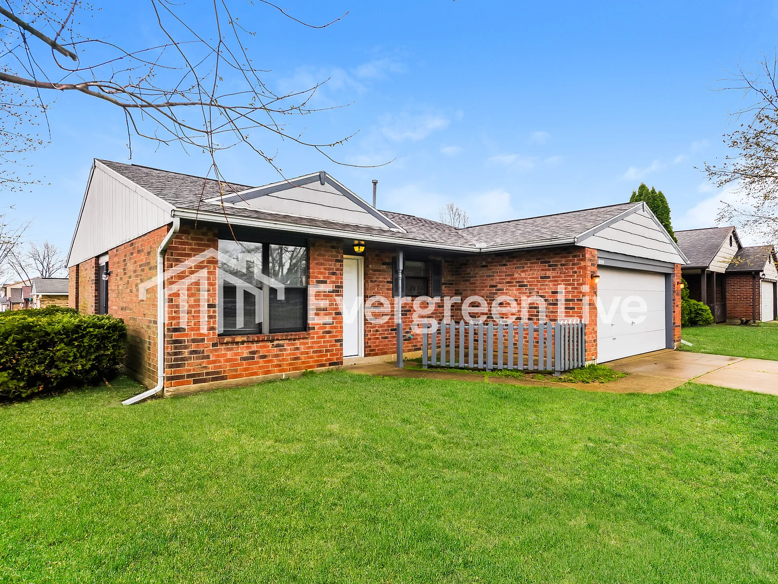 3 bed, 2.0 bath, 1121 sqft, $1,495 — Photo 2