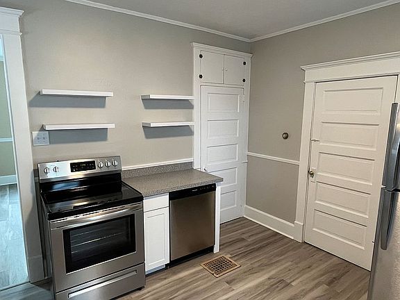 5th image of 623 Park St