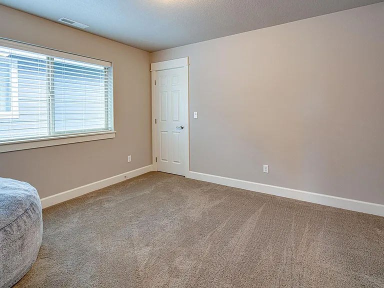 3012 NE Flagstone Ave — Photo 18