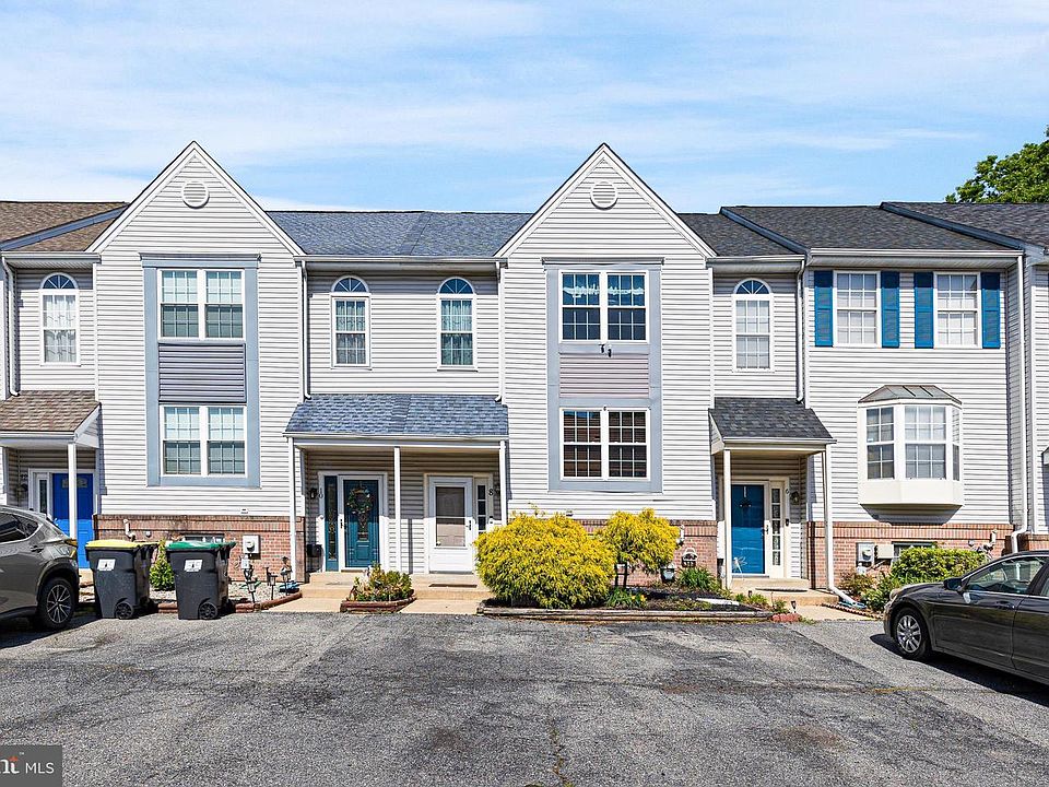 1st image of 8 Winton Ln