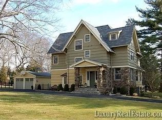 1324 Manor Cir, Pelham, NY 10803