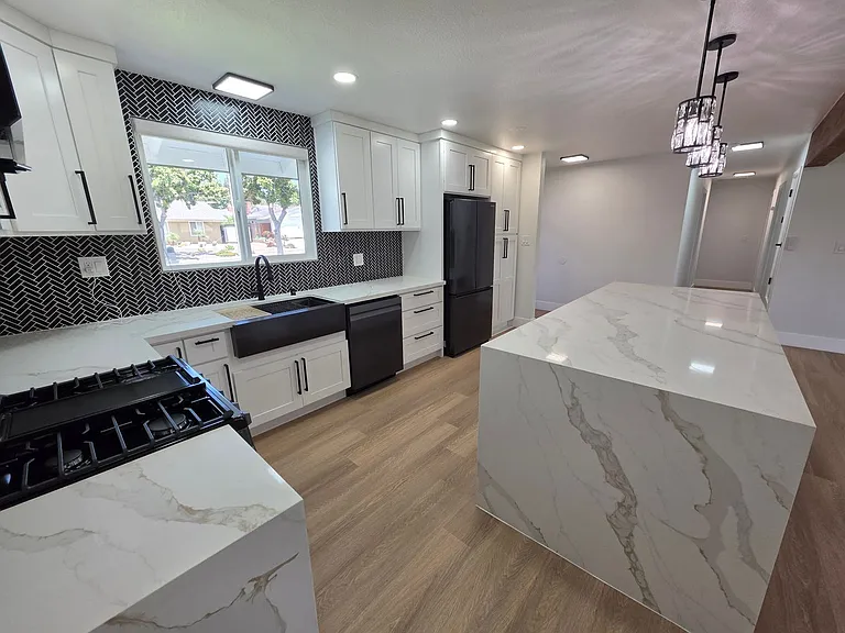920 Coronado Dr — Photo 12
