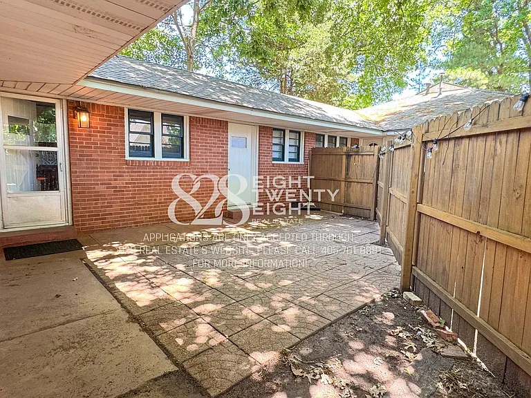 241 Emelyn St — Photo 5