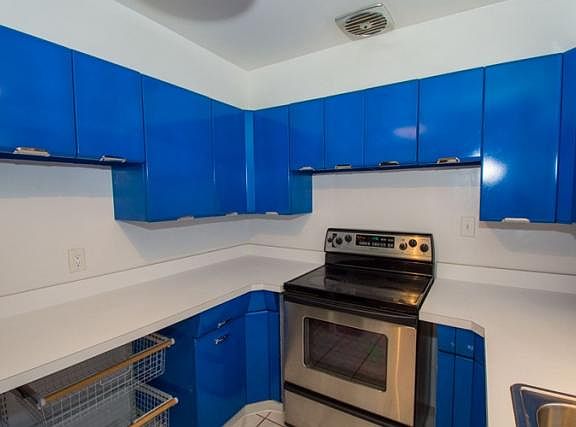 4th image of 1009 E Woodside St