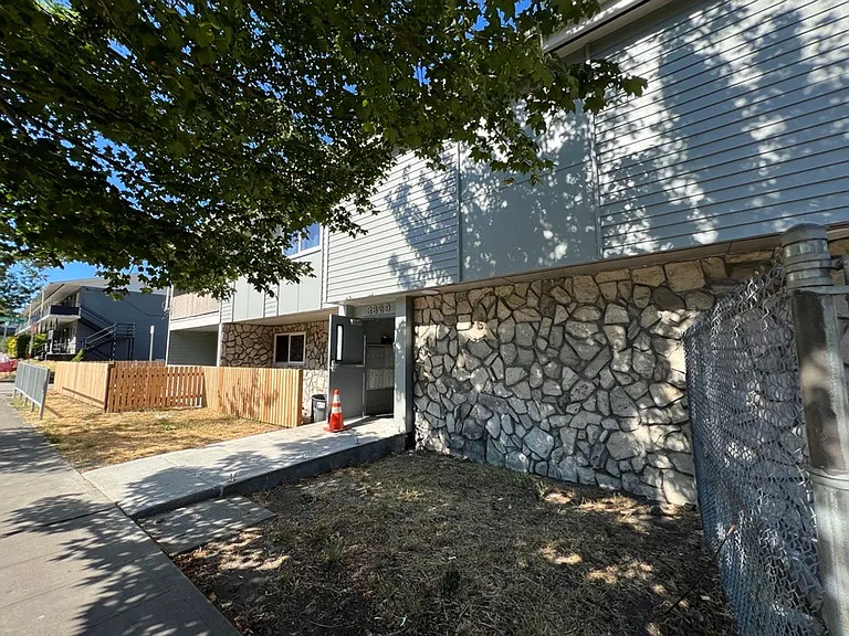 Charles XX Apartments — Photo 16