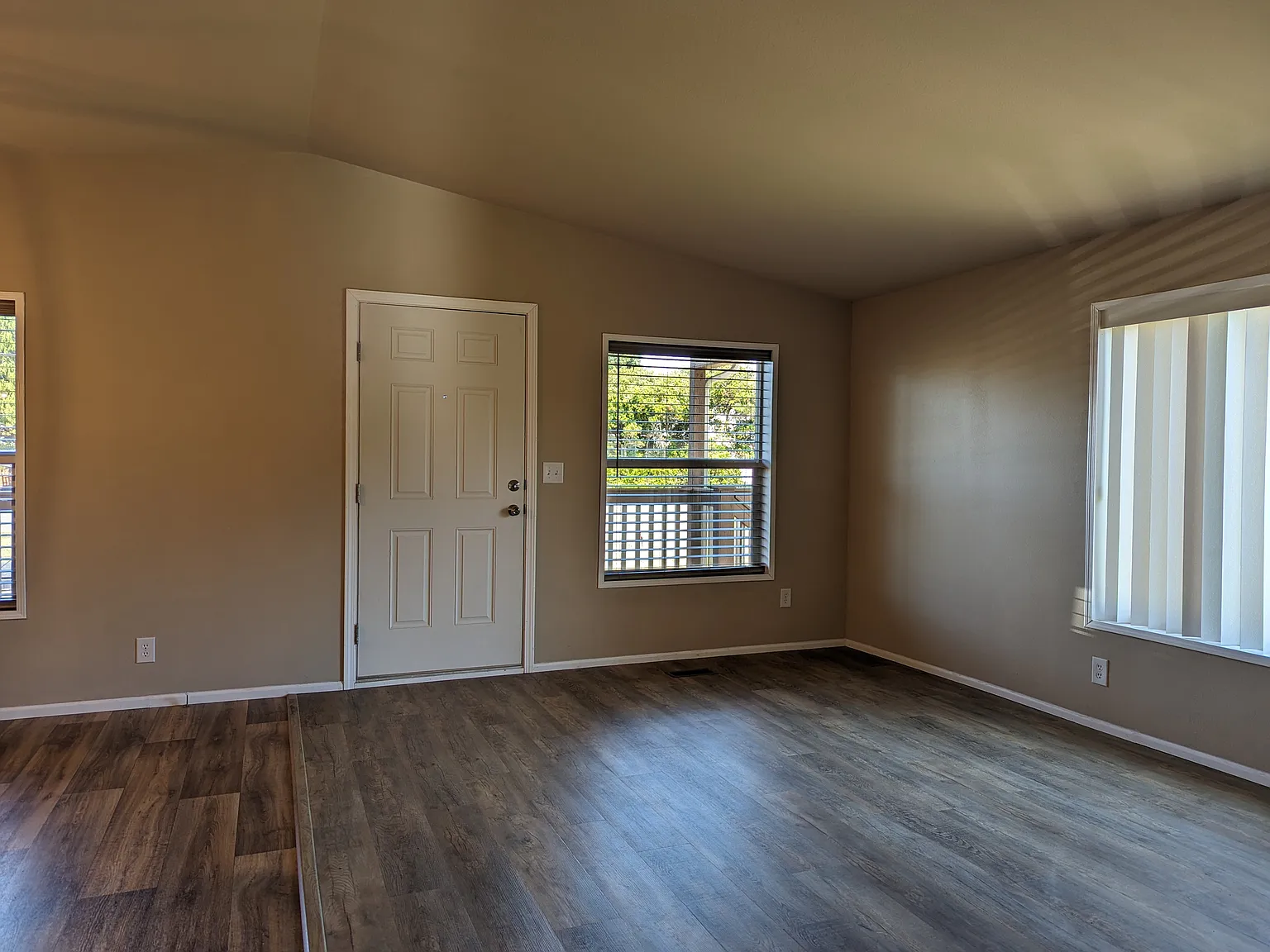2 bed, 1056 sqft, $1,950 — Photo 3