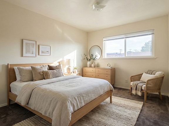 2nd image of 4016-4024 Winona Ave #4018