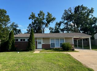 8818 Cochise Dr, Saint Louis, MO 63132