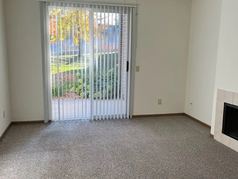 Hollow Creek IV Apartments — Photo 15
