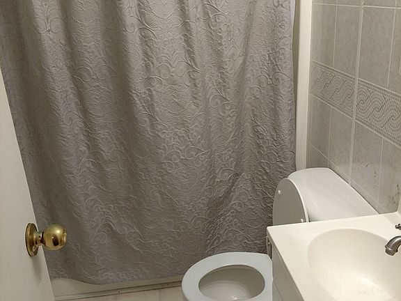 4th image of 10097 Sunrise St