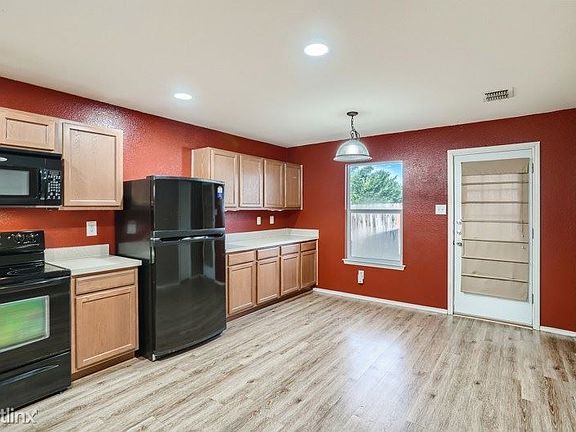3rd image of 336 Silver Lake Trl