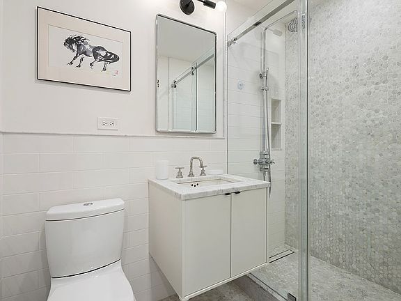 5th image of 301 E 78th St APT 15D