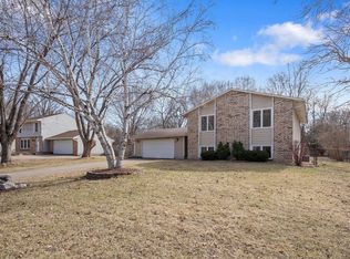 3220 Walnut Grove Ln N, Plymouth, MN 55447