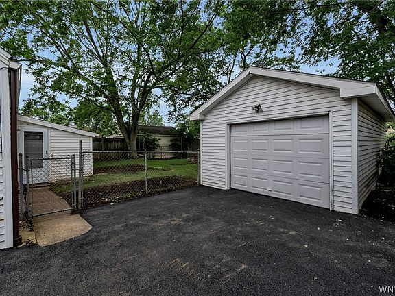 4th image of 558 Loretta St