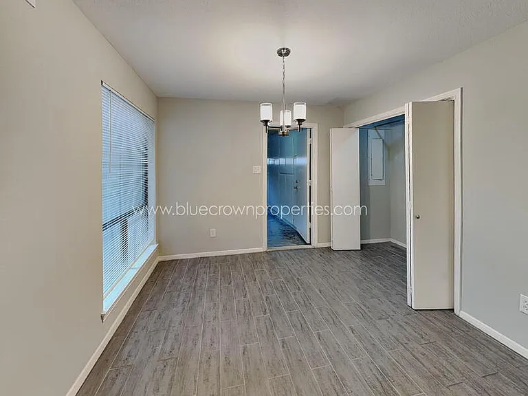 2414 S Graham Dr — Photo 5