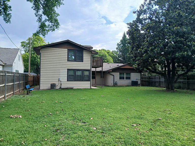 928 W Lindsey St — Photo 16