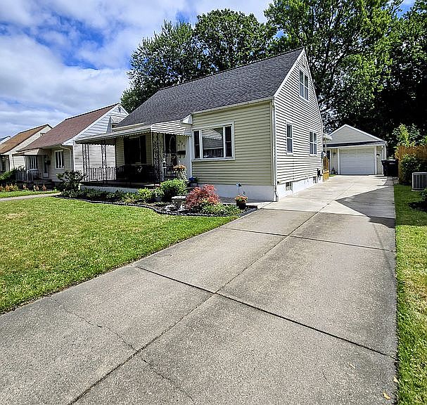 Listing photo 3