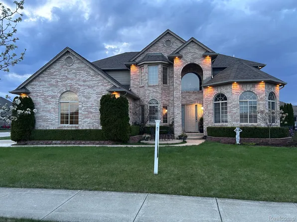 21665 Ambassador Dr, Macomb, MI 48044