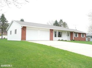 220 Palm Dr, Lena, IL 61048