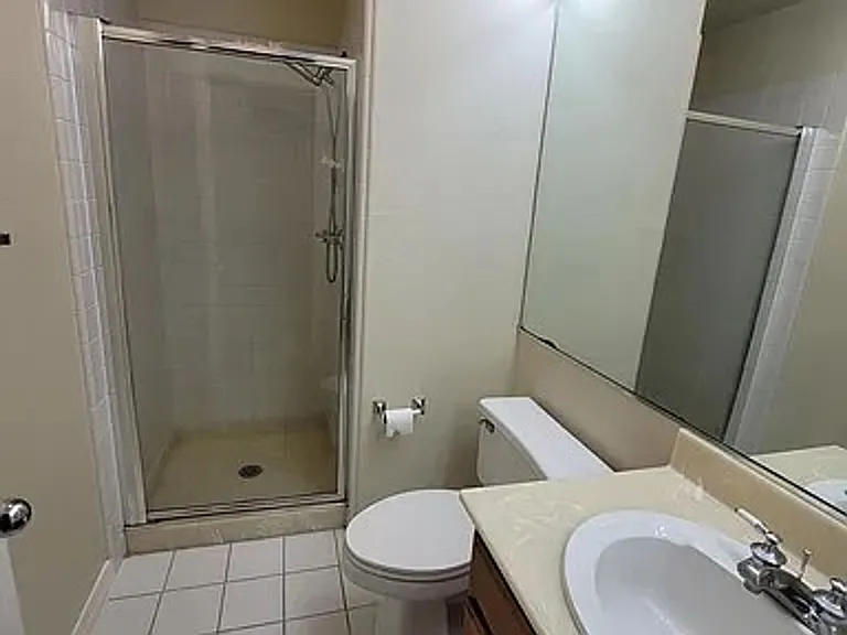 2377 Yorkshire Dr — Photo 12