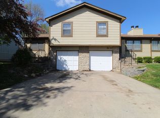 121 N Saxony Dr, Olathe, KS 66061