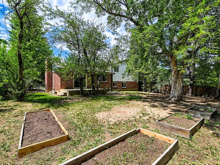 1290 Judson Dr — Photo 29