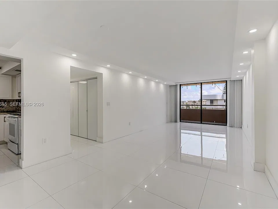 8101 Byron Ave #509