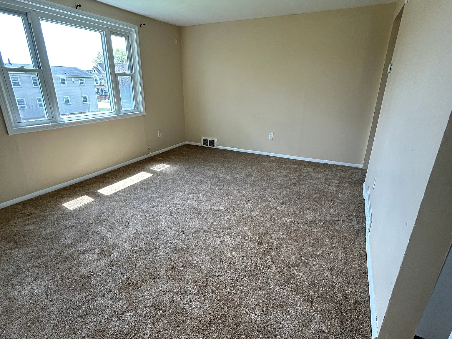437 Midland Ave — Photo 2