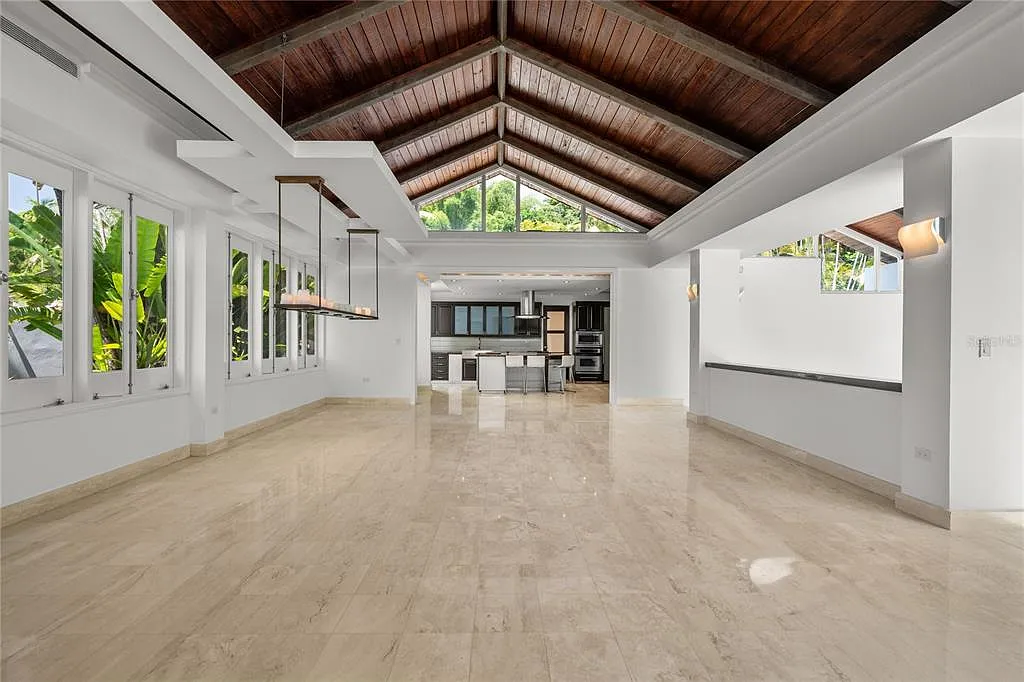 3 bed, 4.0 bath, 3700 sqft, $10,000 — Photo 2