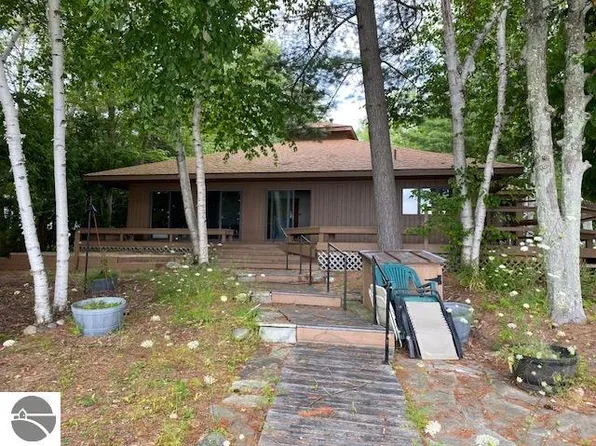 3292 W Pointe Rd, Kewadin, MI 49648