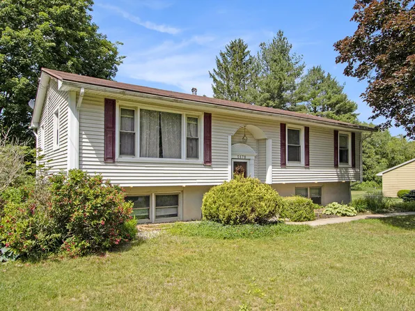 5670 Castleton Ln, Kalamazoo, MI 49009